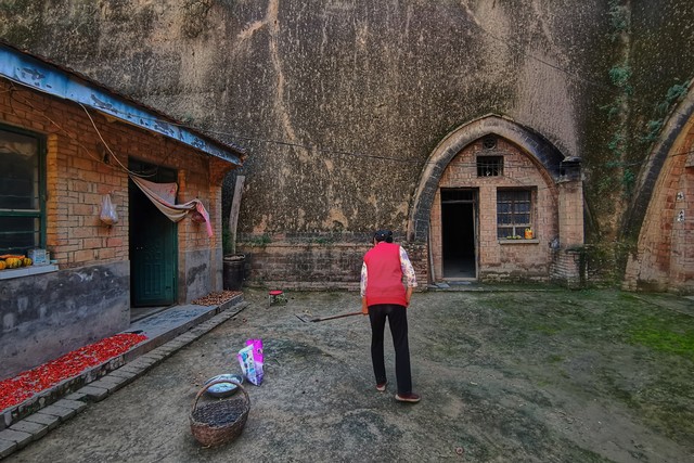 寡妇门前是非少的下一句,寡妇门前是非多还可以怎么说