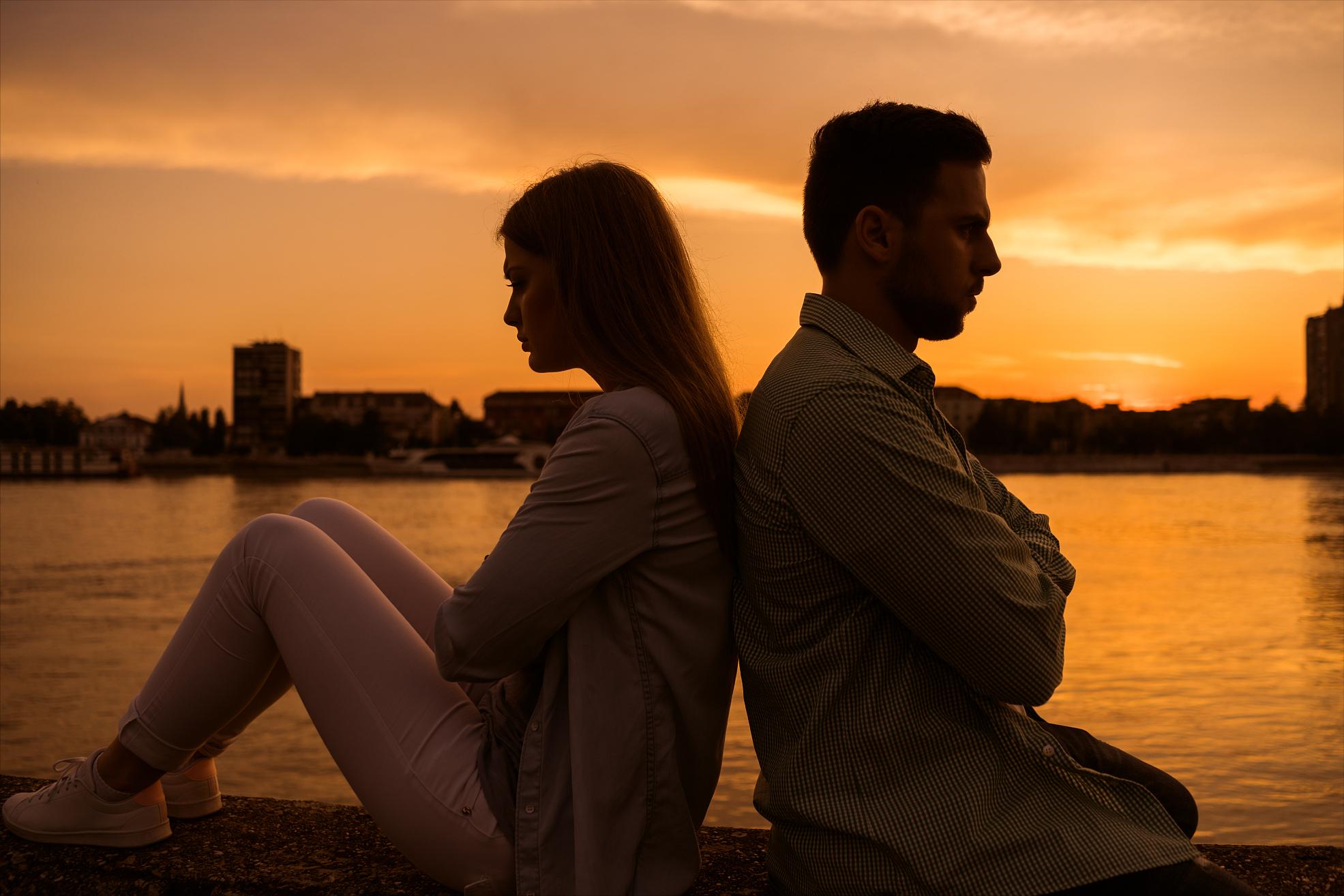 发现对方和别人暧昧了听什么歌,发现对方和别人暧昧了怎么办