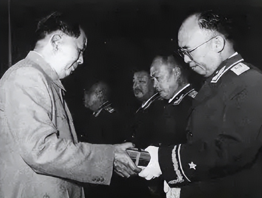 十大元帅谁的军事才能第一？其在世后代分别有几人？都是何军衔？