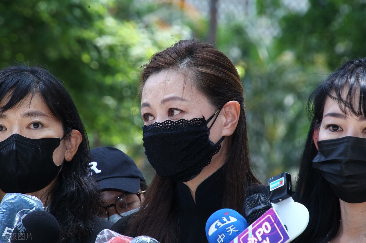 王馨平的爸爸是谁,王馨平的父亲个人简介