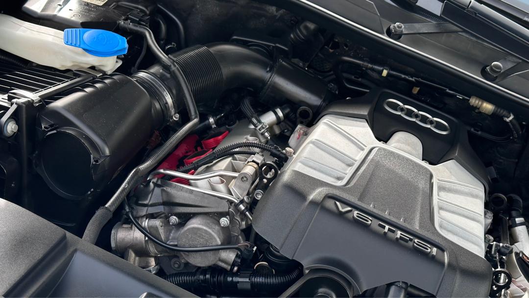 奥迪q7报废厂,老款奥迪q7出车祸