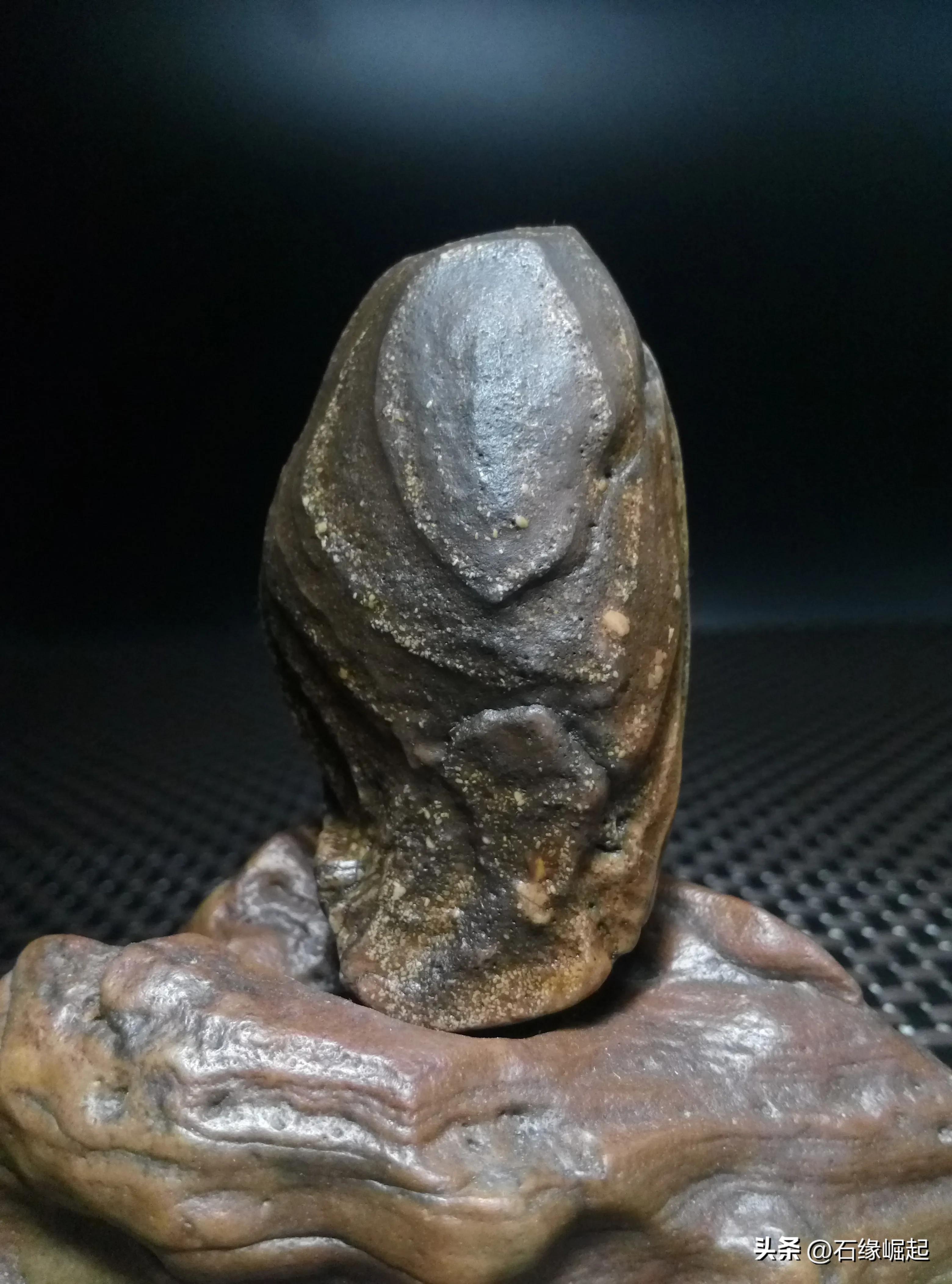 有一种痛只有一个人真正喜欢一块石头的时候，才会感同身受