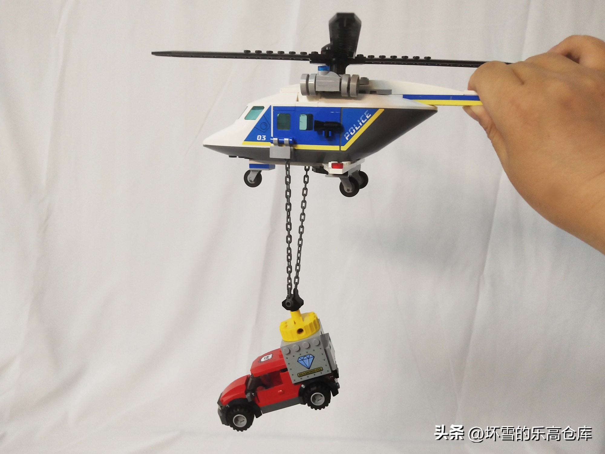 带磁铁的乐高,乐高60243警用直升机拼装视频