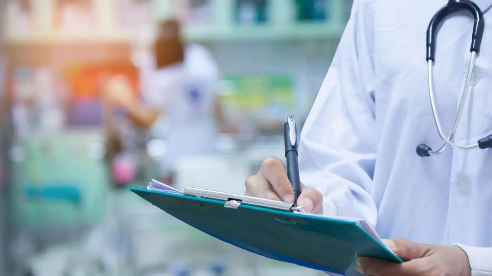 周围有人就尿不出来怎么缓解,旁边有人尿不出怎么回事