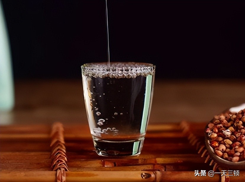 为什么国外人都喜欢喝中国白酒,为什么伏特加比白酒好喝得多