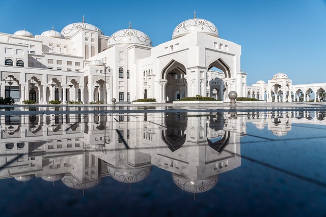 卡塔尔花2000亿打造城市,卡塔尔花了2000亿美元吗