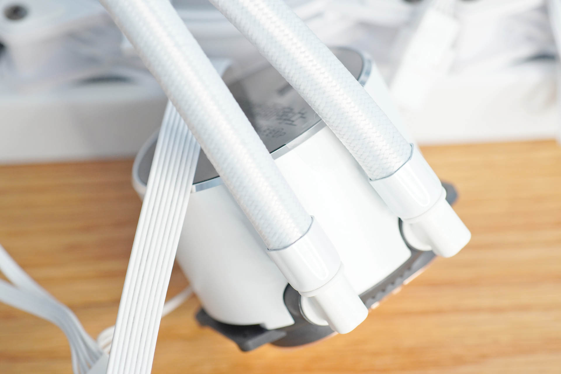 显卡局势不明朗的情况下，购入Z690和盖亚机箱，装机全新12代平台