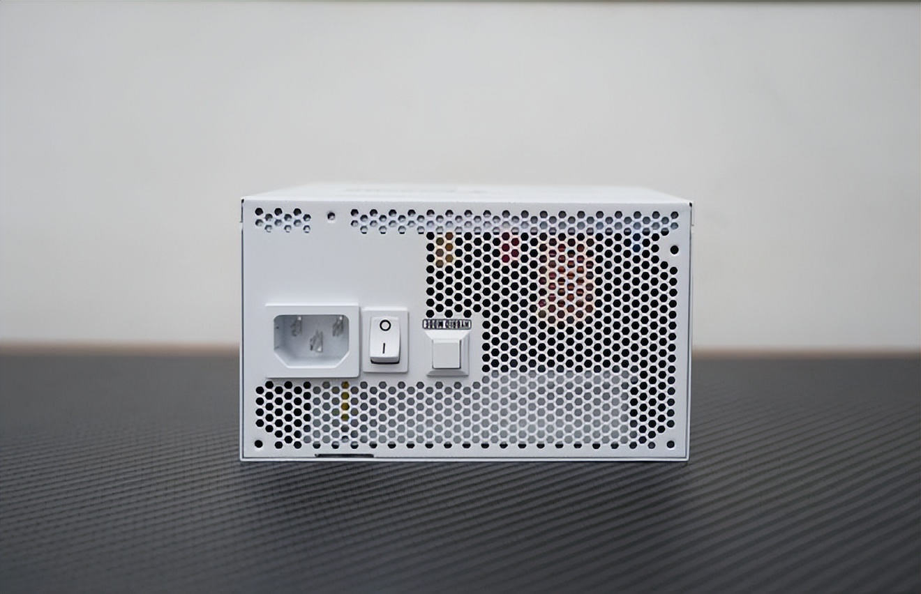 双11装机汇报：13700KF+七彩虹Z790+骨伽天吴T5水冷投入1个W