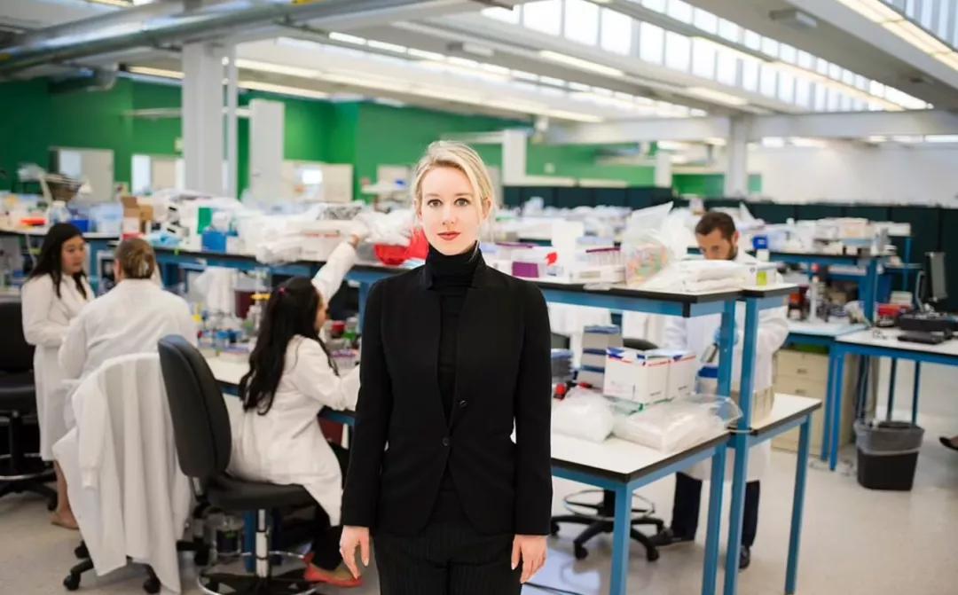 硅谷美女*子骗**滴血成金*局骗**被定罪，生活中种种怪异举动也被曝出