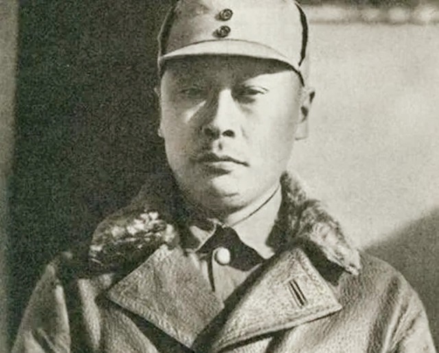 1934年长征前，陈毅找到*德朱**：我还要指挥作战，请不要把我留下