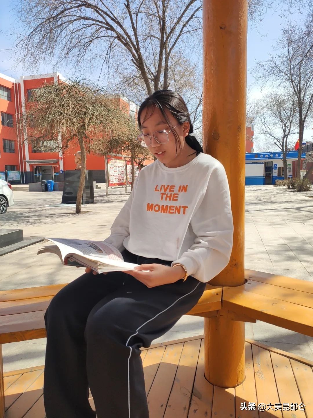 鏄嗛兘浠戝尯鏂版椂浠ｅソ灏戝勾,蹇潵鐪嬬湅鏄皝瀹剁殑濞冨▋