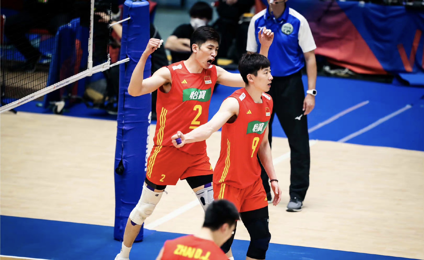 中国男排全队自责,中国男排对主教练的评价