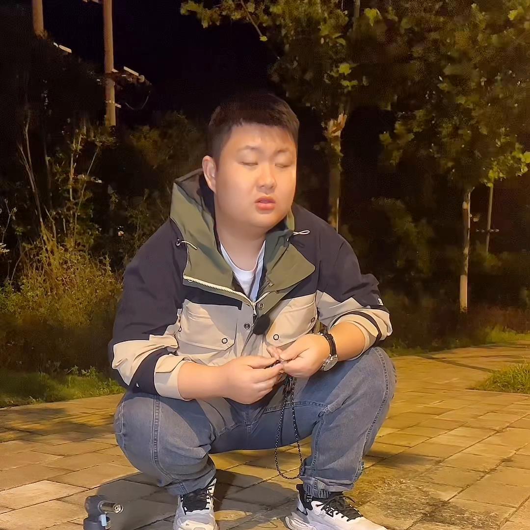 女朋友生气了要哄一辈子吗,女朋友生气你会哄她吗