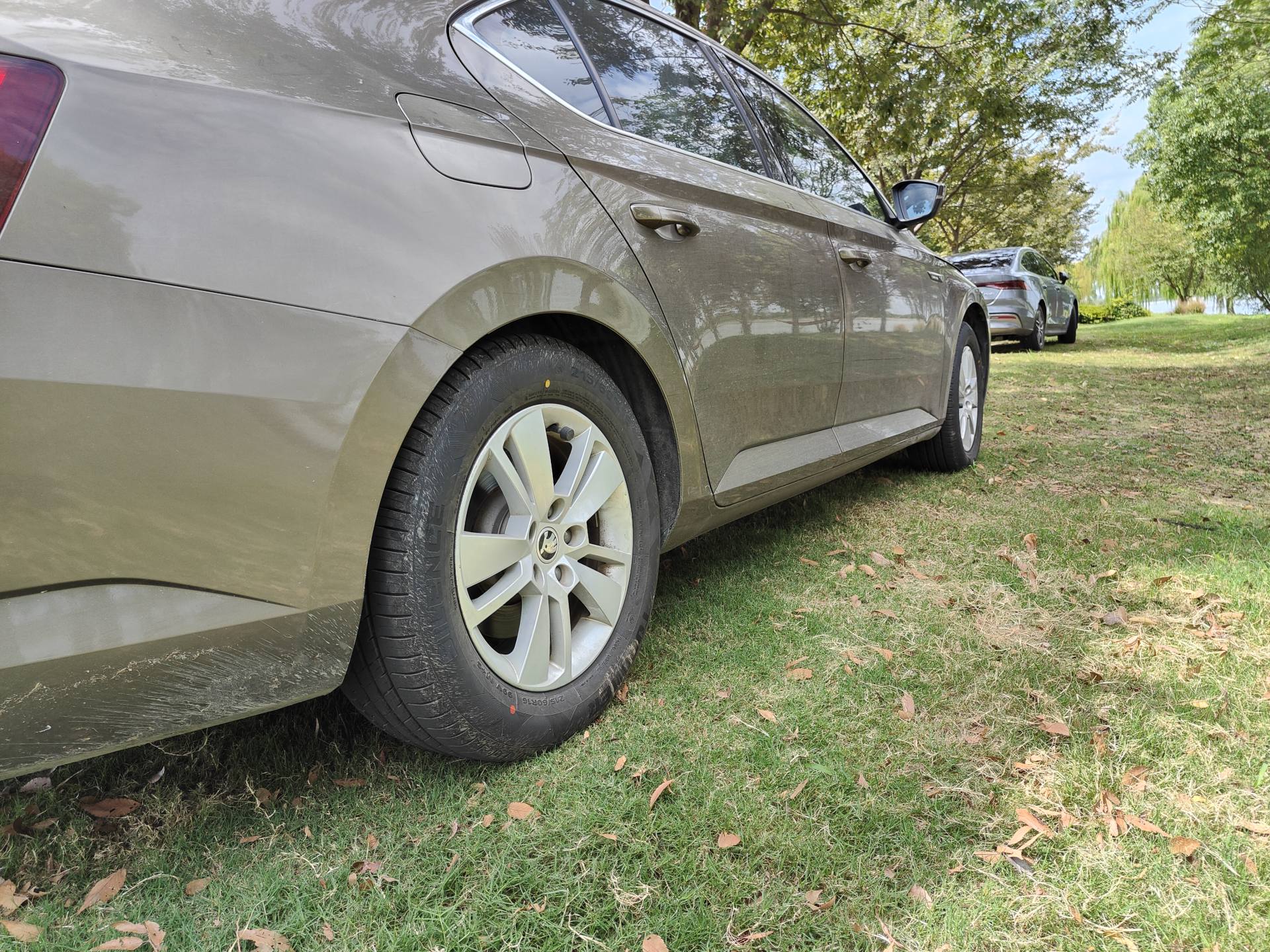 雷神跟马牌哪个更静音,雷神静悦轮胎对比马牌mc5