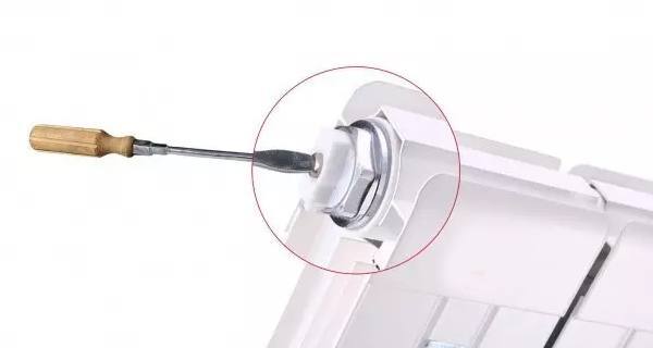 暖气热但是不散热是怎么回事,暖气不热但室内温度正常怎么处理