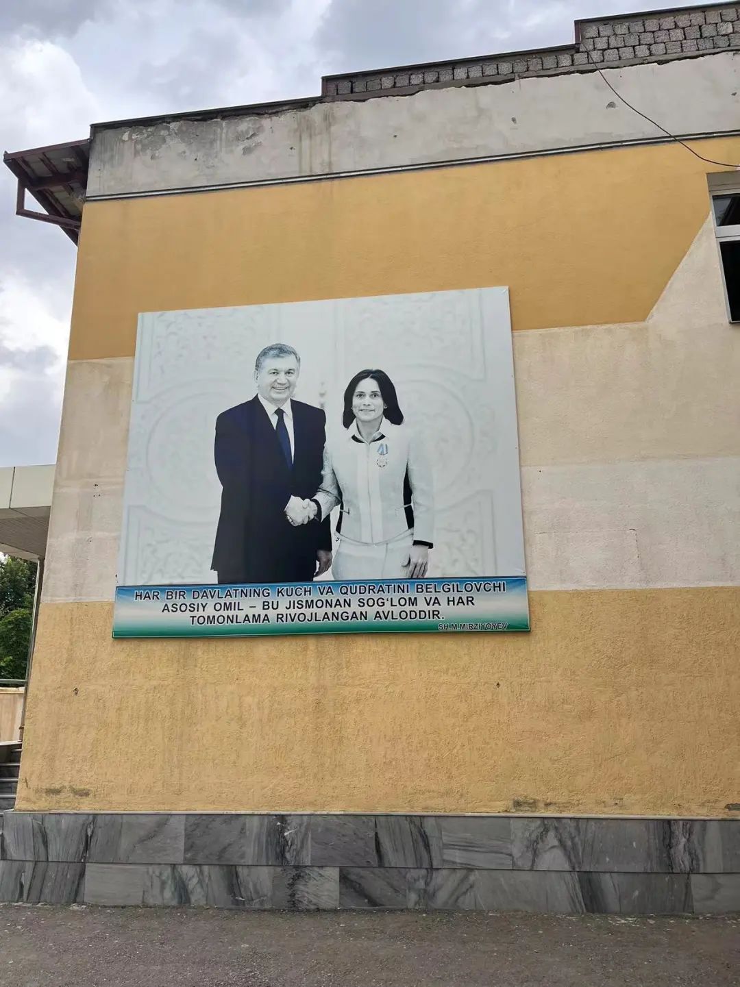 在塔什干,在帕米尔高原与塔吉克人同生活