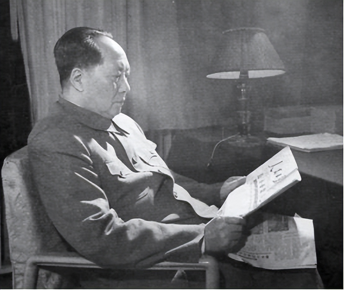 1984年*子珍贺**逝世，北京多家报纸刊载消息，邓公亲笔批示葬仪规格