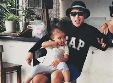 29岁长春女子生下五国混血,吉林女孩嫁国外回家生儿子