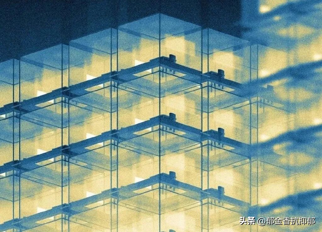 在学校里我感到孤独,在学校我感觉自己很孤独