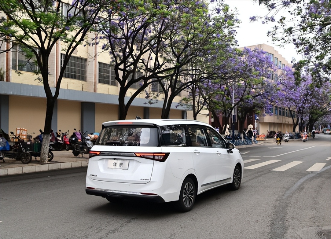 五菱佳辰1.5l油耗轻享舒适型,五菱佳辰mpv油耗怎么样