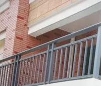 阳台和栏板的连接构造要求,阳台栏杆高度规范