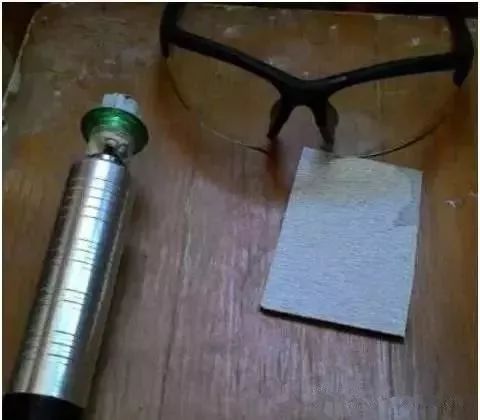 啤酒瓶做帝王绿翡翠,高人拿啤酒瓶做翡翠