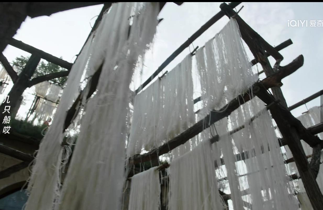 《人生之路》：快别丢人了！1984年陕北没有自行车拖拉机电视？