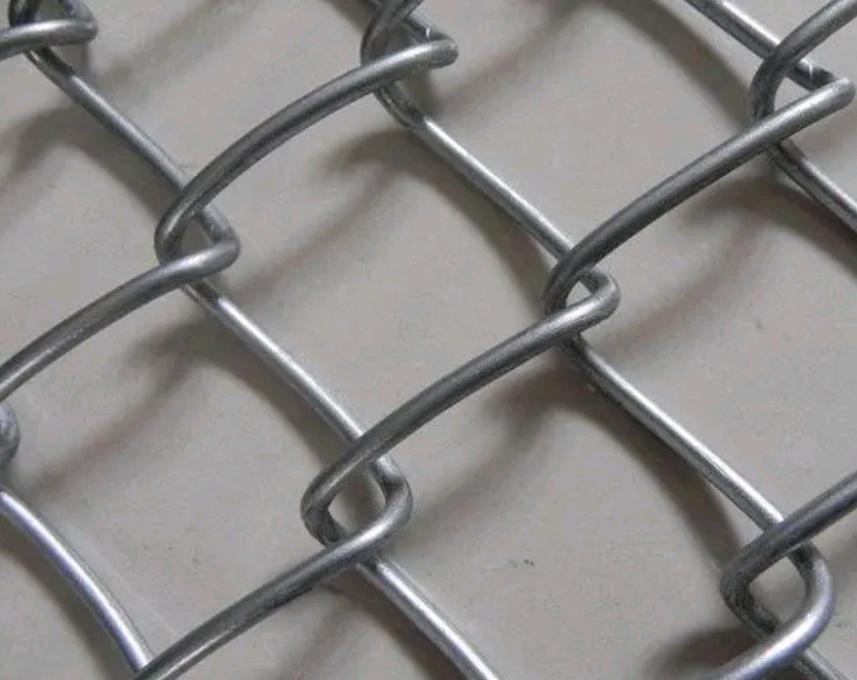 圈养野猪，牛马羊，给大家介绍一种结实不怕撞的围网，效果很不错