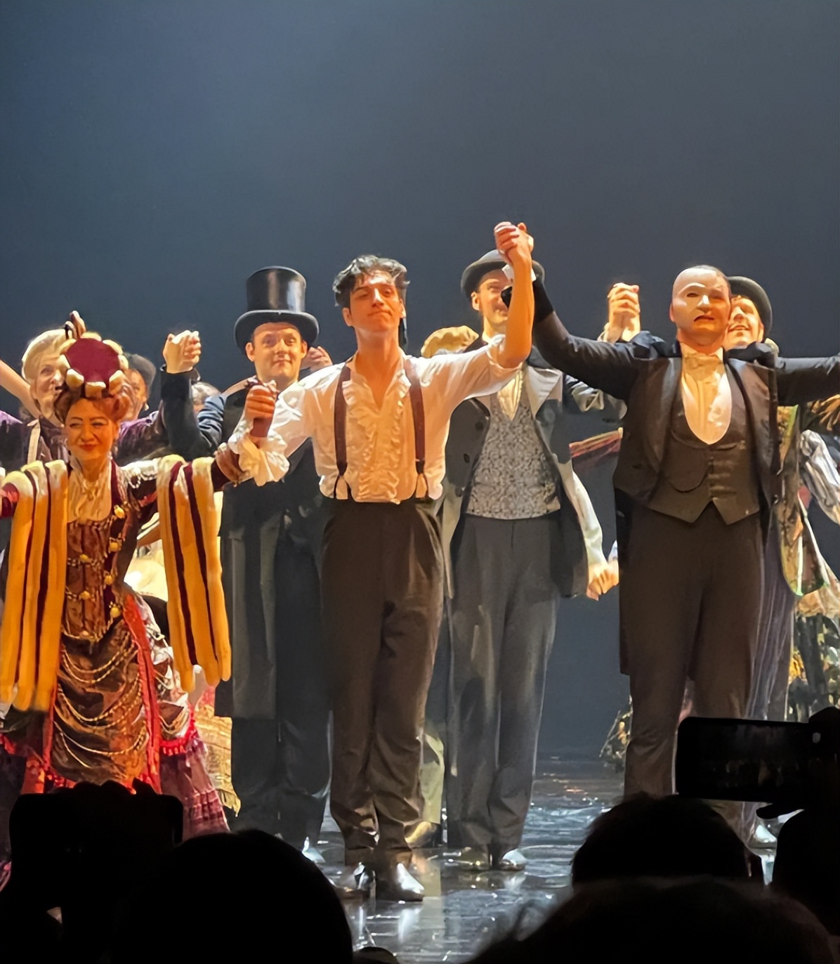 伦敦人适应了新的君主之后，歌剧院背后的赞助机制，是否发生变化