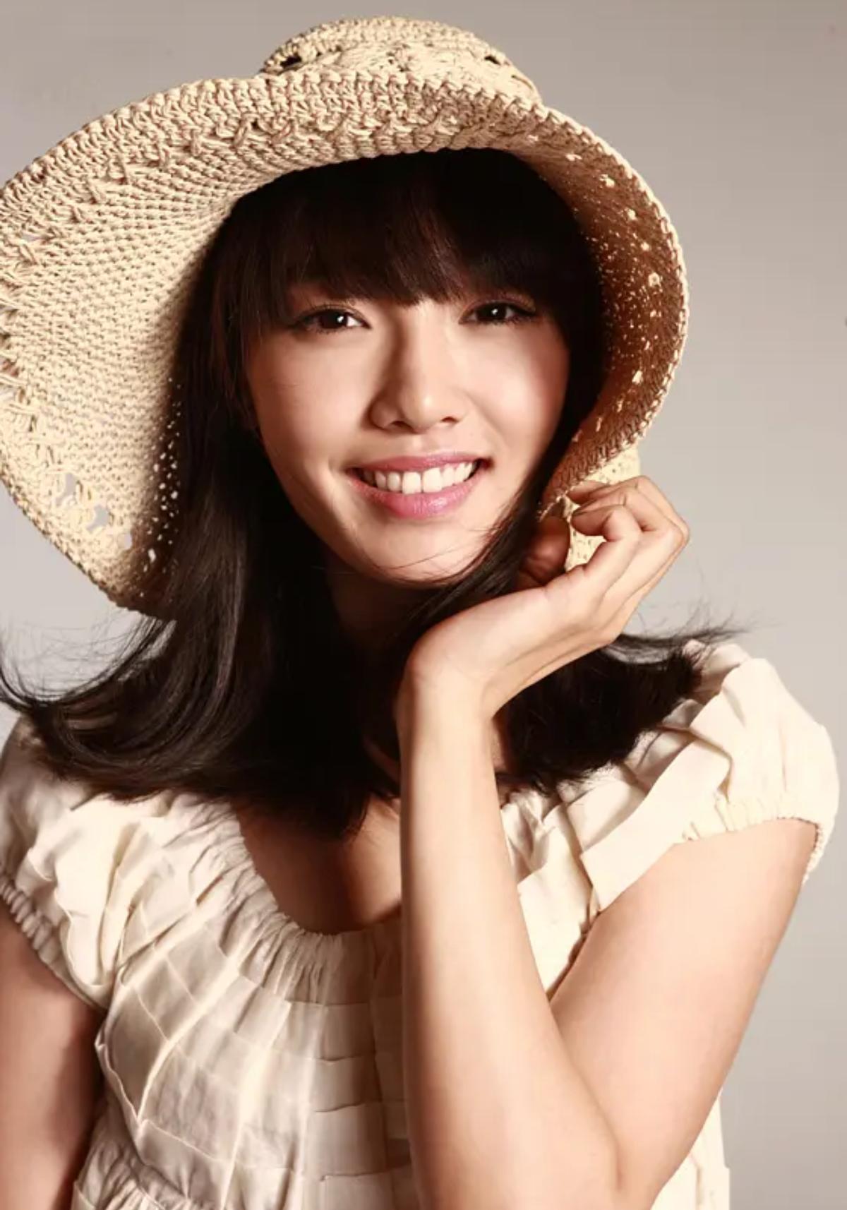 白百何陈羽凡公开离婚5年后，她带儿子改嫁导演，他却落魄无比