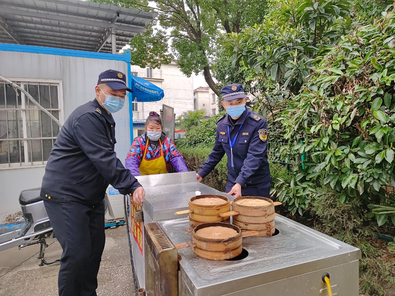 城管摆摊最新政策武汉,武汉城管执法摆摊