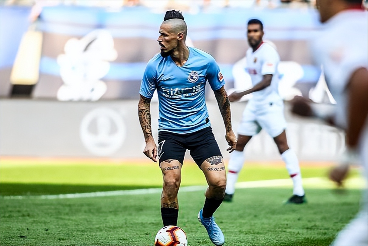 中超职业球员退役,足坛耻辱34岁中超旧将