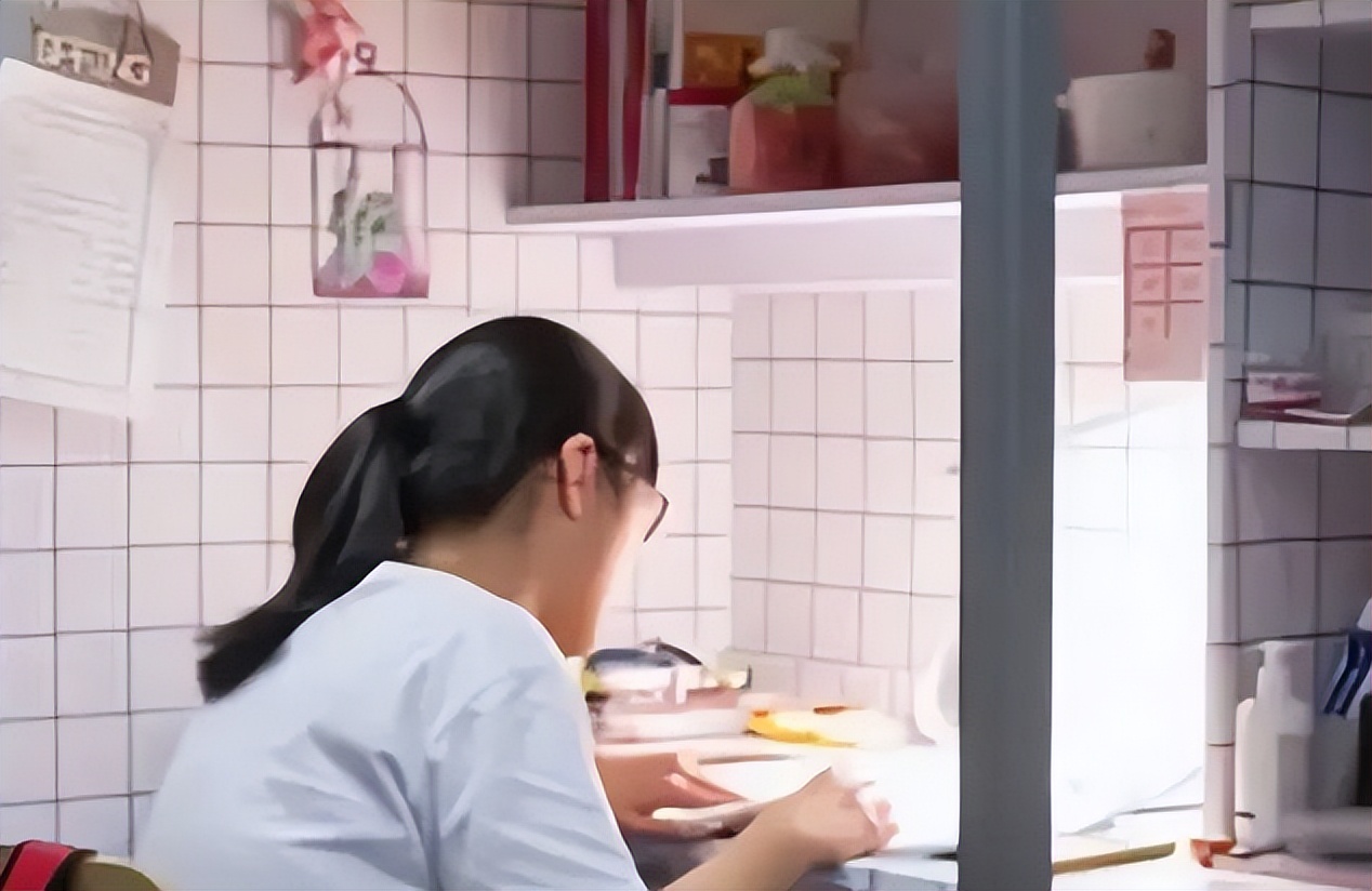 大一被室友孤立怎么处理,大学寝室被室友孤立怎么办