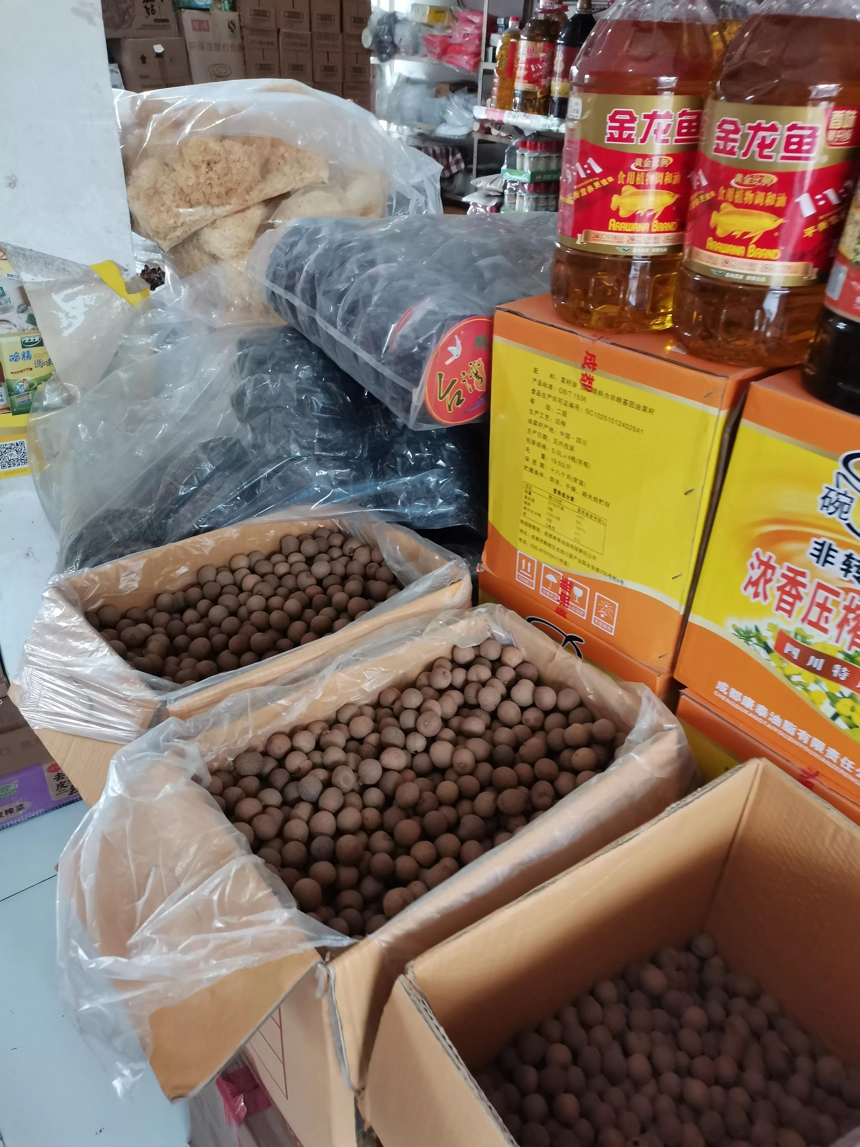 舒杨在无锡有两套产，一个南北货小店，谁知其中苦与累累。