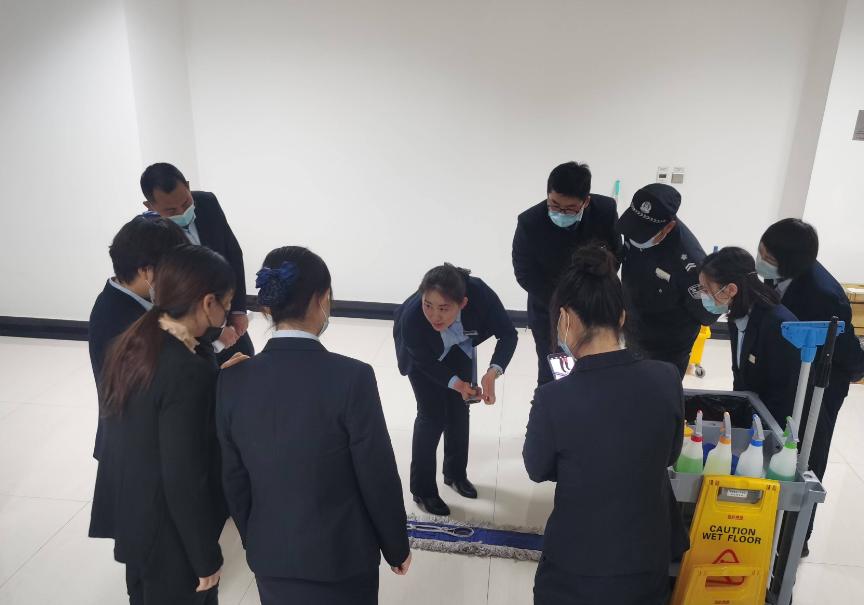 村民微信群发牢骚被拘15天,老人聊天群里发牢骚被拘留十五天