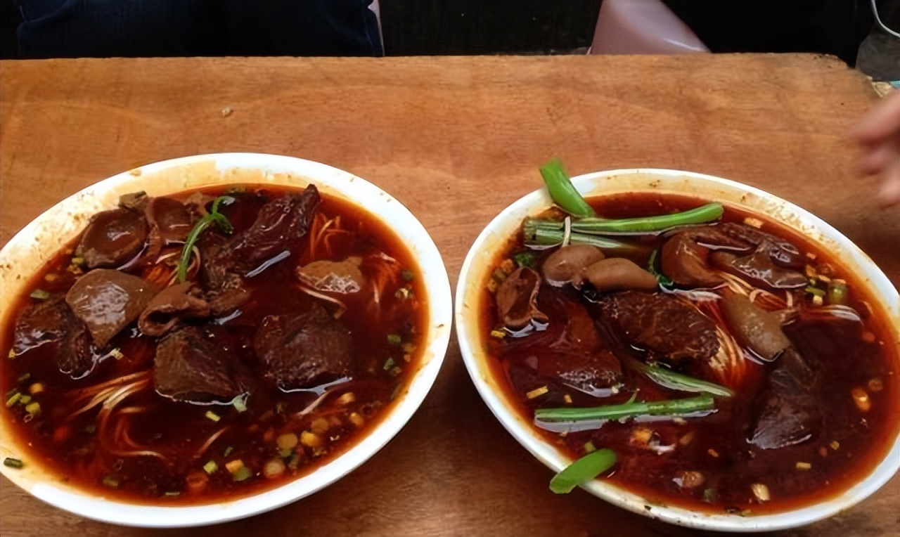 曾经风靡一时的重庆小面,还记得十多年前的重庆吗