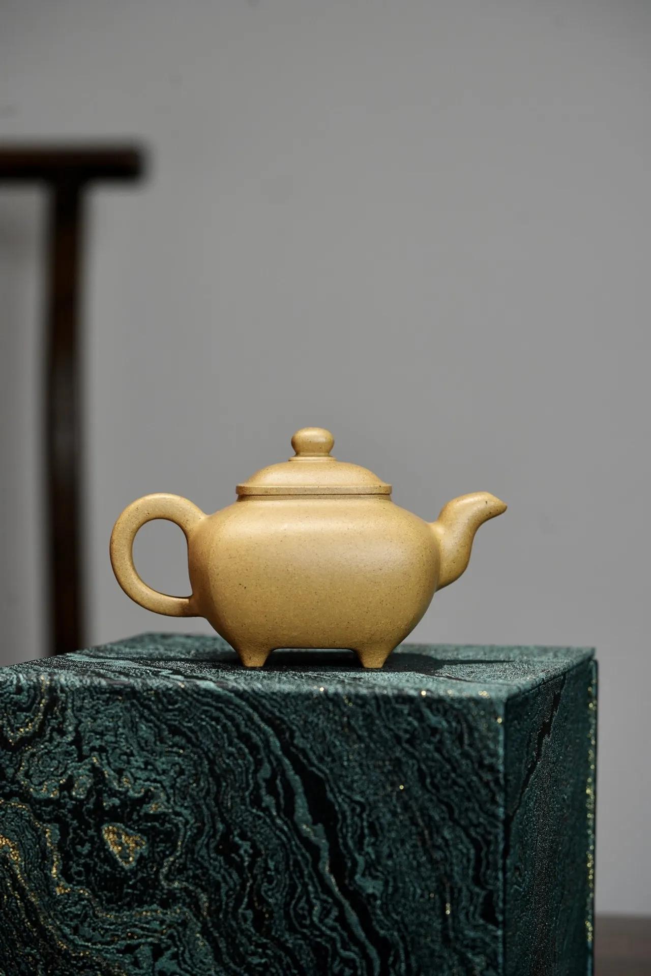 清水泥和黄金段泥比较,黄金段泥与桃花泥