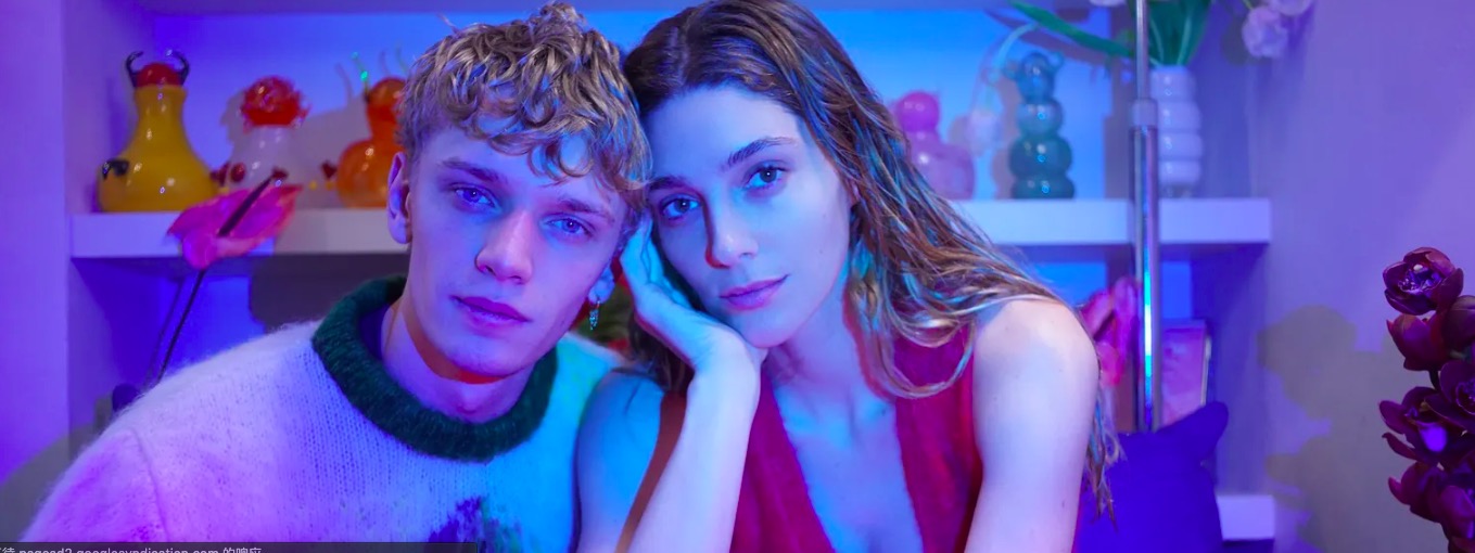 他们用玻璃做了个水晶包,卖得死贵,外国明星还狂爱