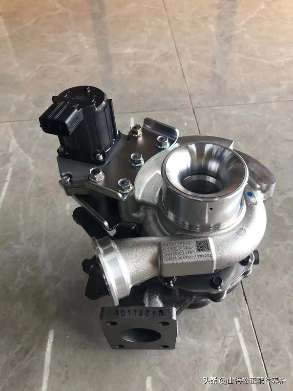 小松4d95发动机拆装视频,小松挖掘机发动机参数表图