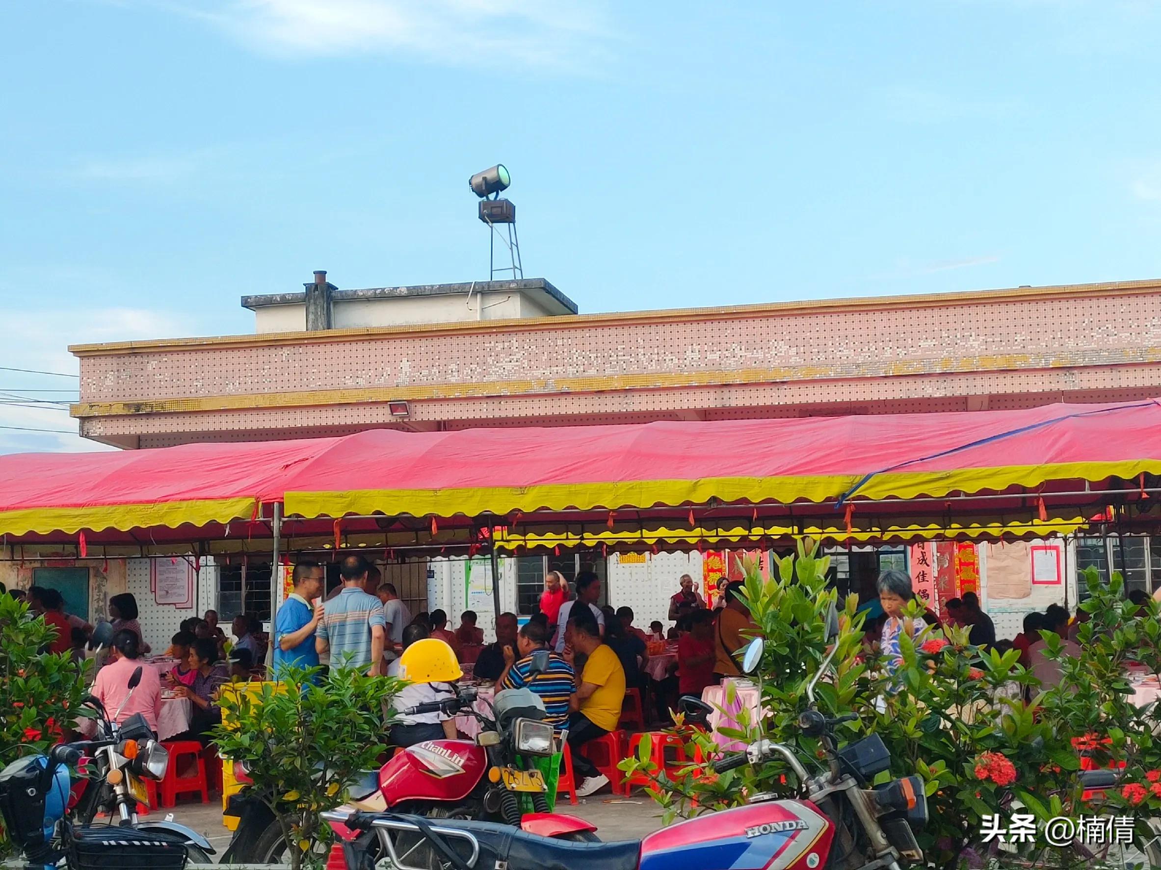 祝新人永结同心百年好合幸福美满,祝福一对新人百年好合比心比心