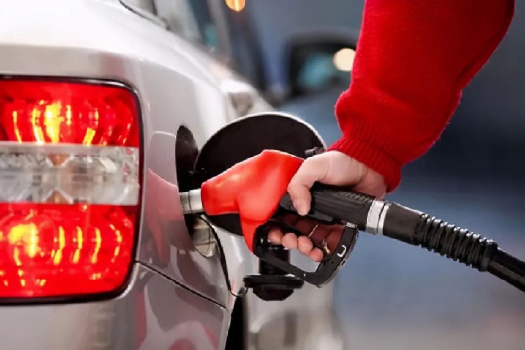 中国进口原油还是成品油,一边进口原油一边出口成品油