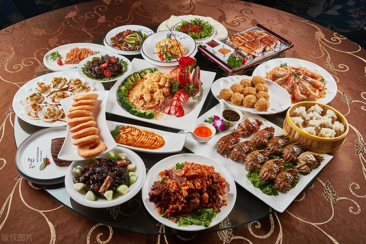 婆婆带她好多朋友来家里聚会,婆媳带着我们去旅游