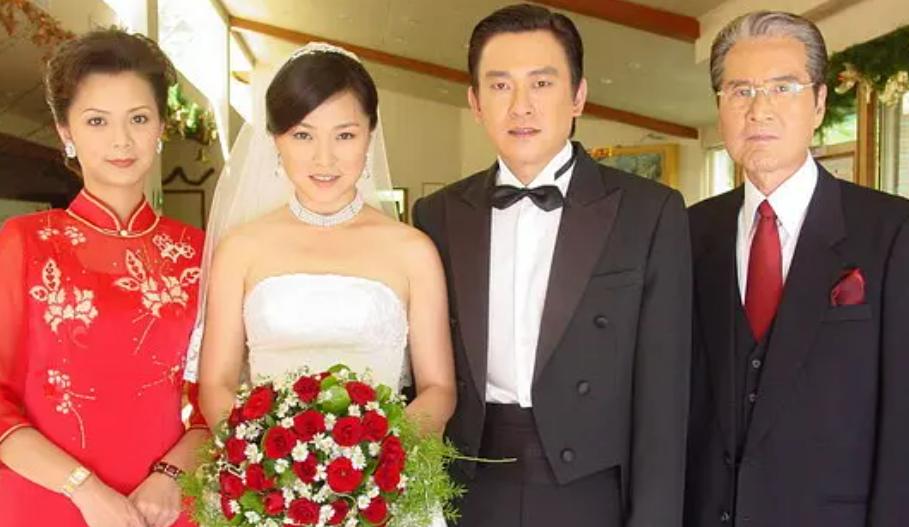 曾靠性感封神的她，又带着大尺度回归了