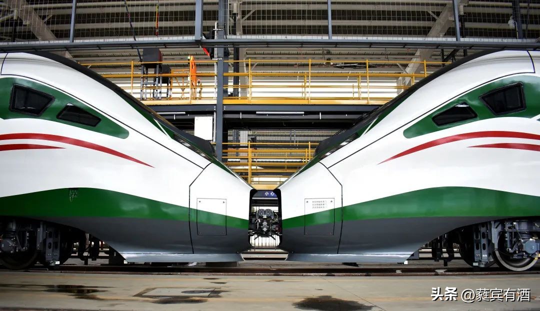 复兴号最新款动车组,复兴号双源动力动车组