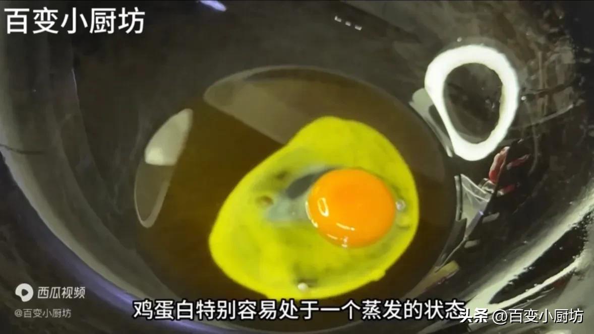 原来饭店里的荷包蛋是这样做出来的，难怪这么好看还不粘锅，厉害