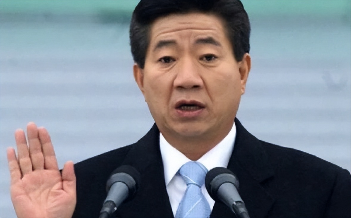 2009年，韩国前总统卢武铉跳崖身亡，女儿入狱，儿子在中国工作