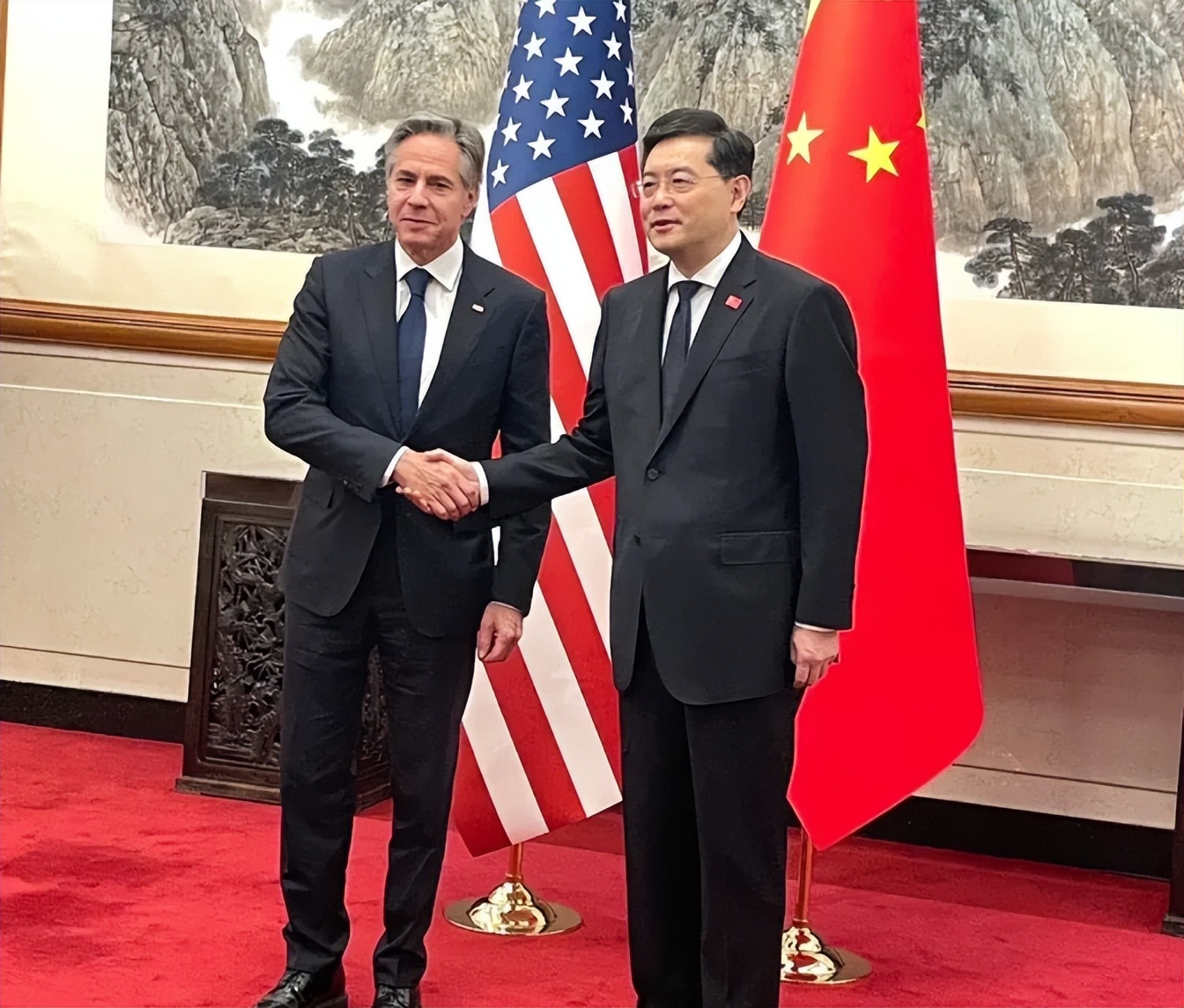 华春莹与美国提出严正交涉,华春莹回应美国战争威胁