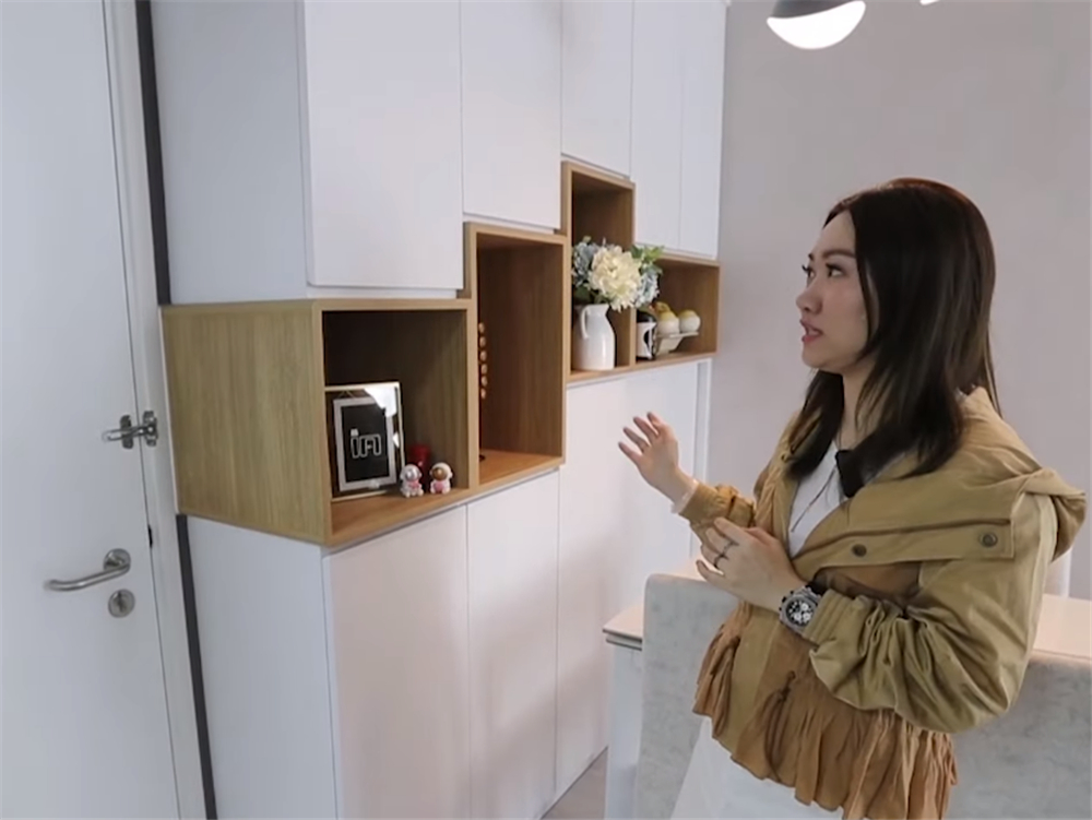 香港一对年轻情侣买房,香港90后夫妻买下35平米小家