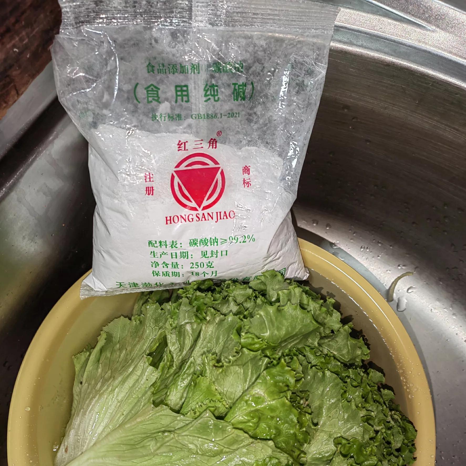 食用碱洗衣服方法妙招,食用碱怎么去除小妙招