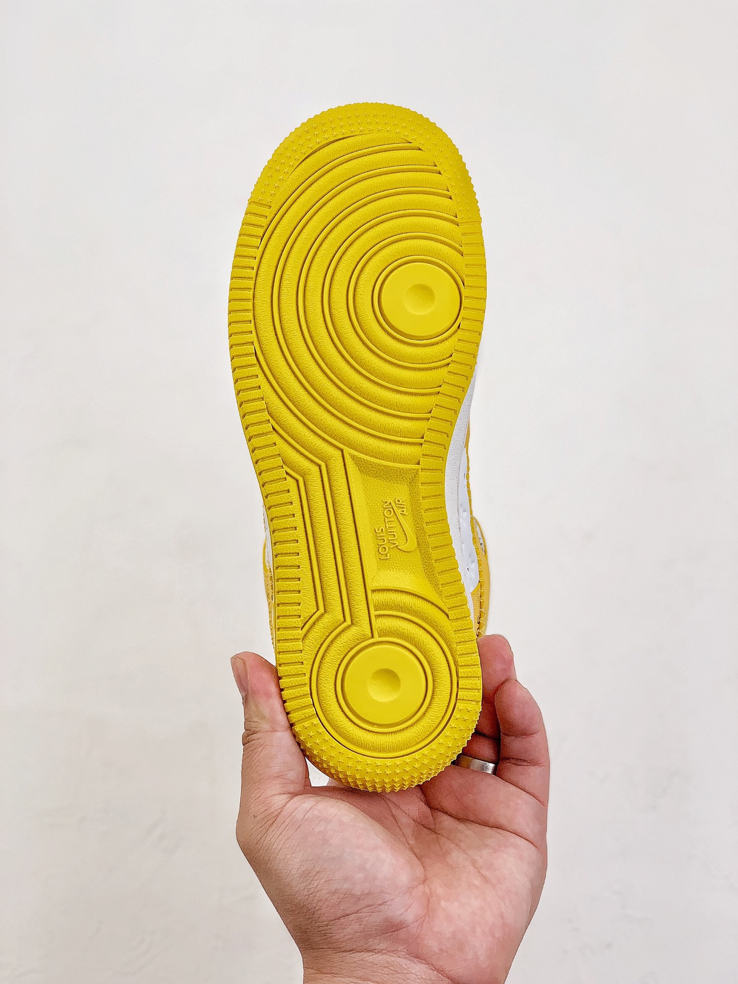 LouisVuittonxNKAirForce重磅联名